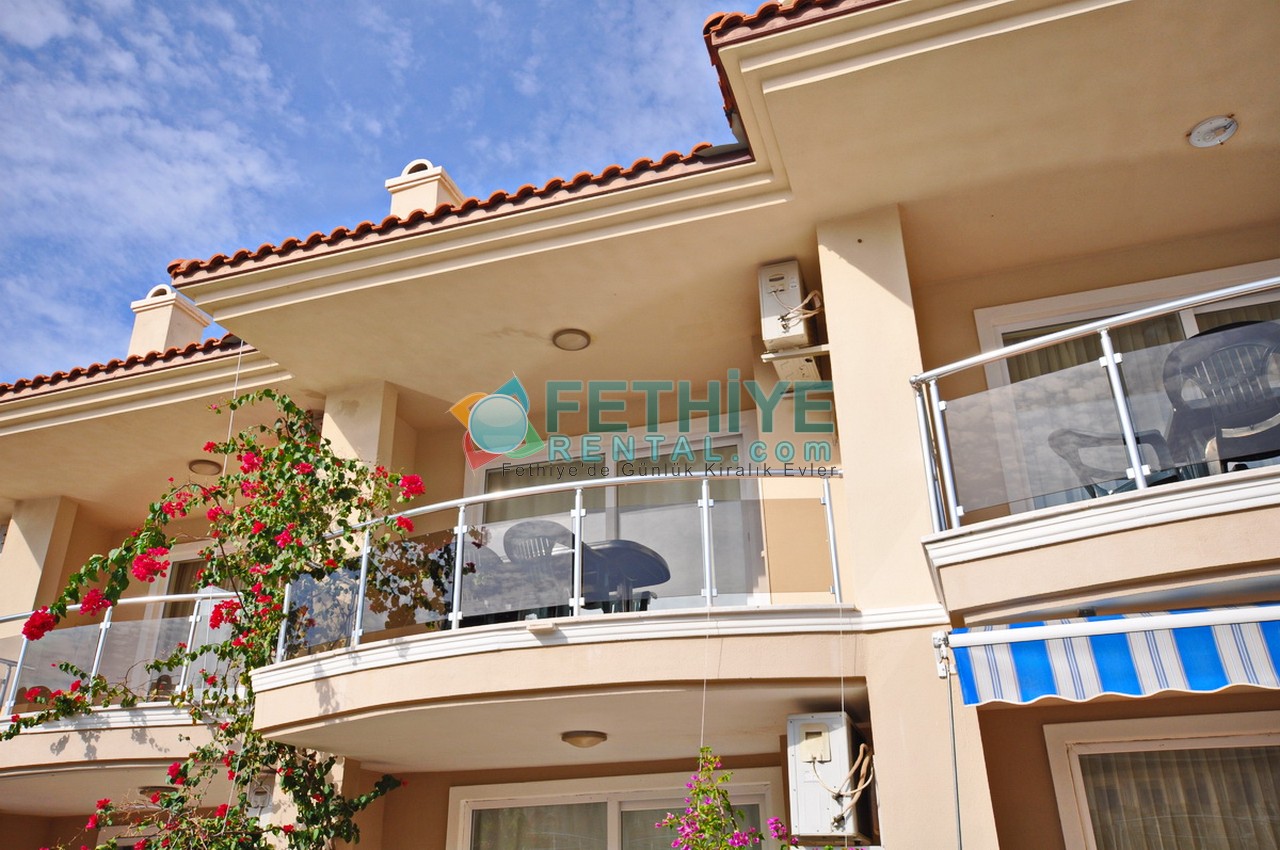 Kiralık denize sifir ev Fethiye denize sıfır eşyalı yazlık Daire