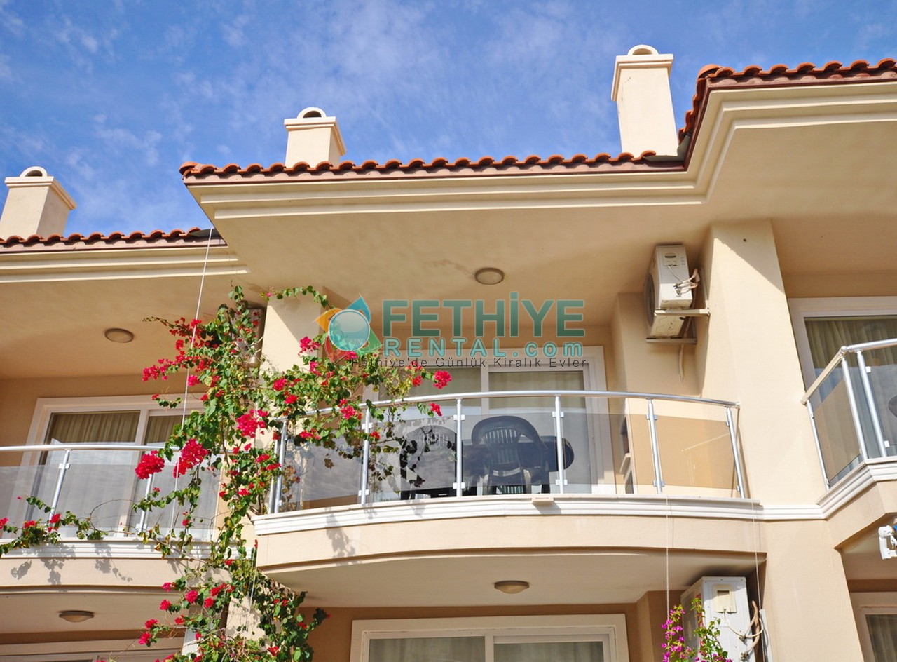 Kiralık denize sifir ev Fethiye denize sıfır eşyalı yazlık Daire